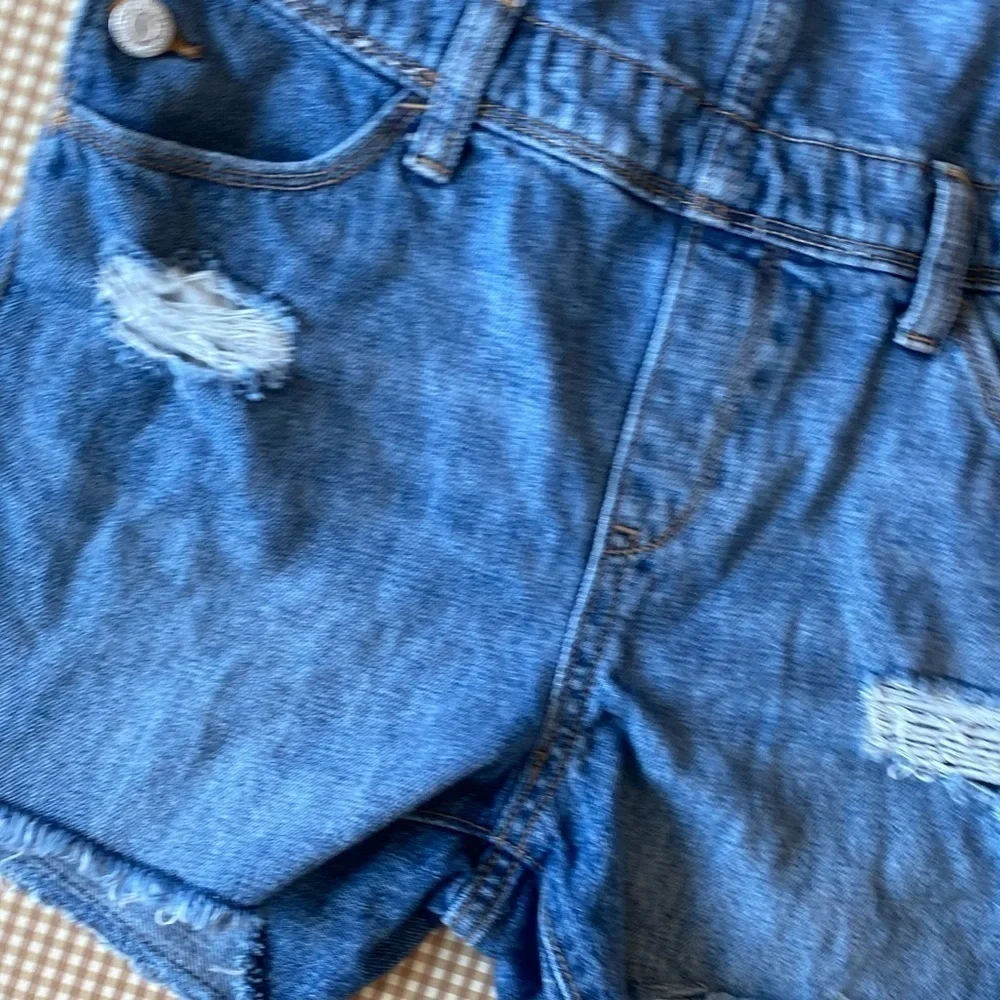 Old Navy Distressed denim shortalls. Size XL‎ Girl